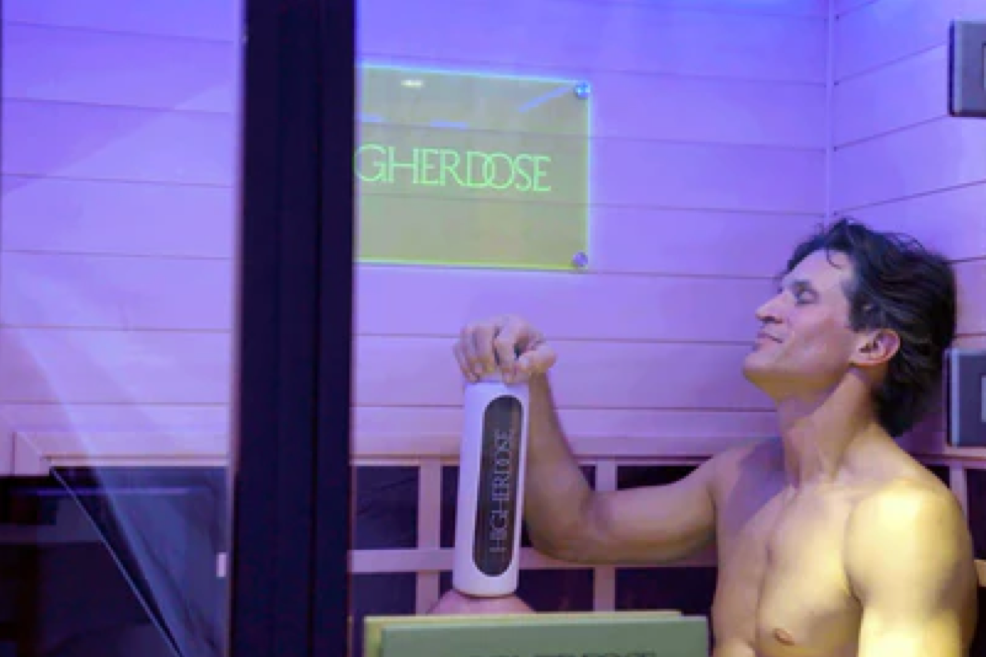 Man sitting in infrared sauna, demonstrating safe sauna use for skin conditions Man sitting in infrared sauna, demonstrating safe sauna use for skin conditions