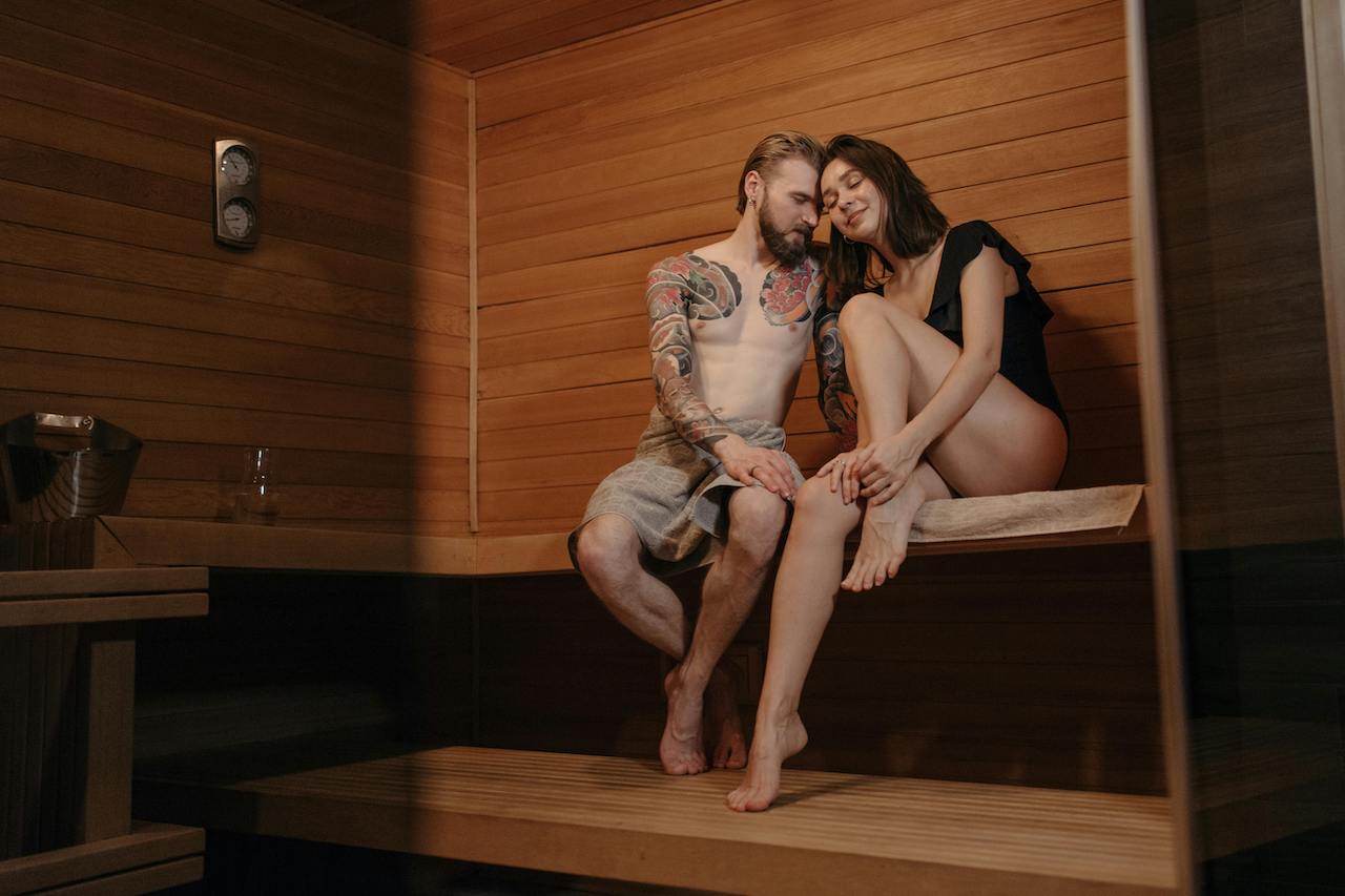 couple-in-sauna-saunace couple-in-sauna-saunace
