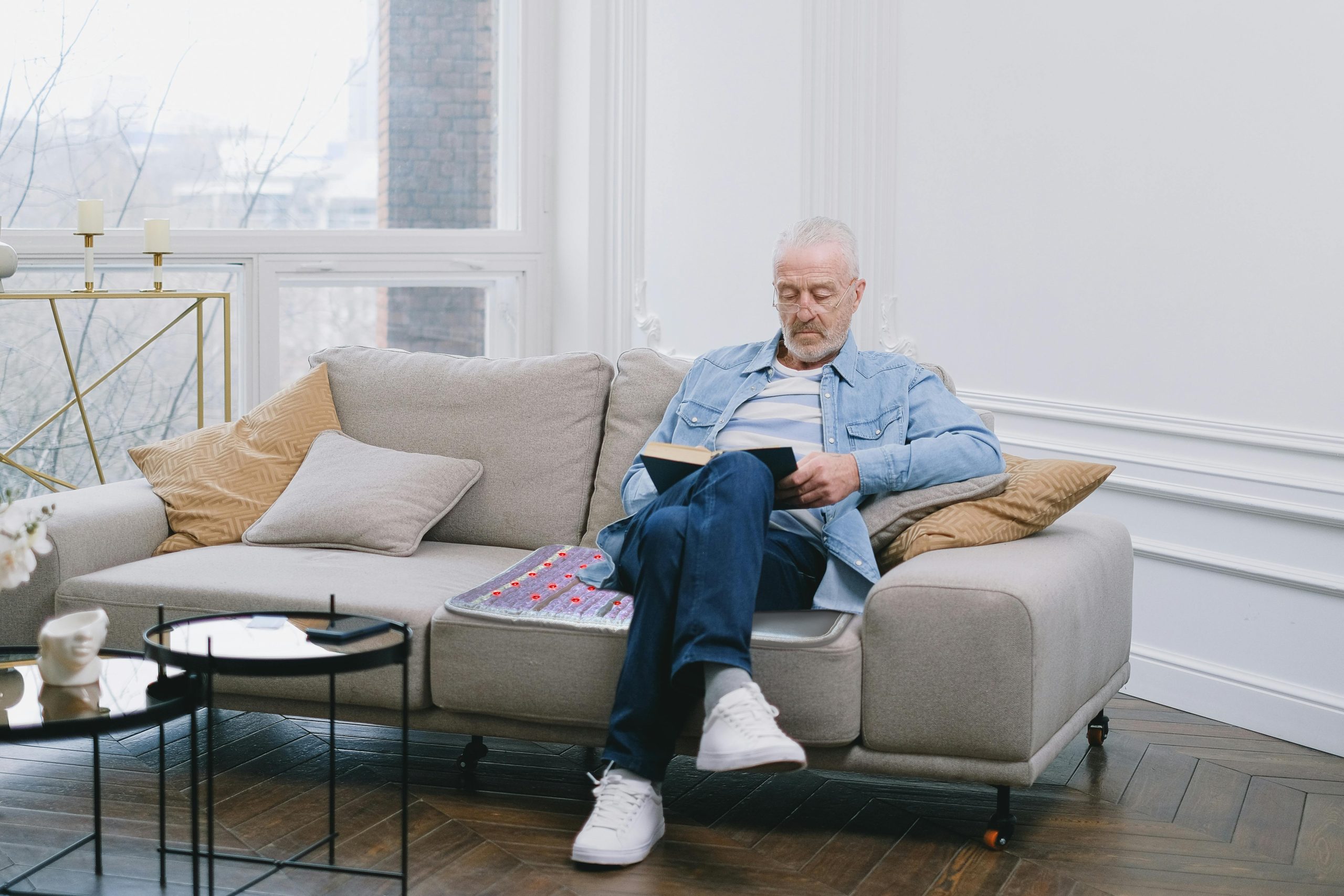 HealthyLine Platinum PEMF mat positioned on a sofa, designed for PEMF for joint pain therapy at home. HealthyLine Platinum PEMF mat positioned on a sofa, designed for PEMF for joint pain therapy at home.