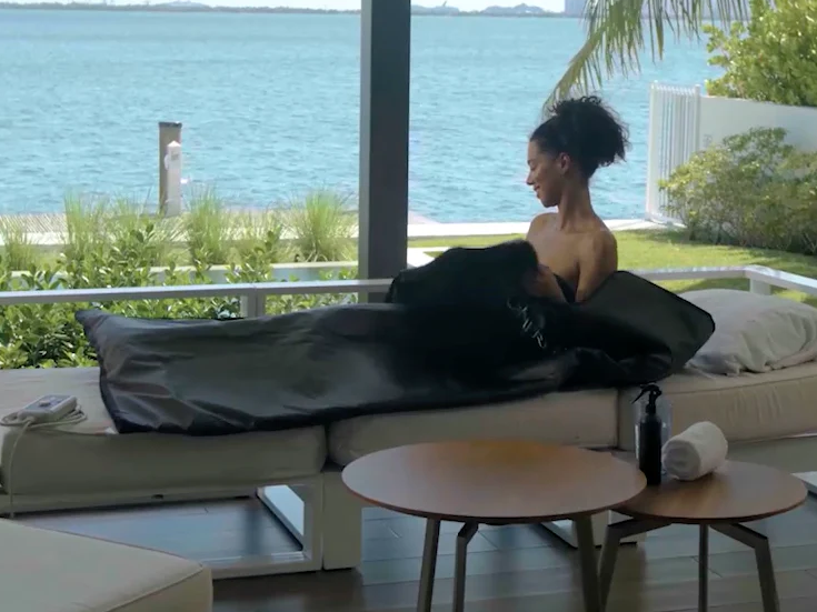 higherdose-sauna-blanket-outside higherdose-sauna-blanket-outside