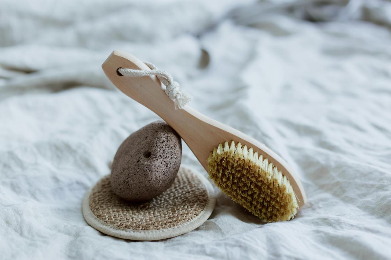 Do You Dry Brush Before Or After The Sauna?